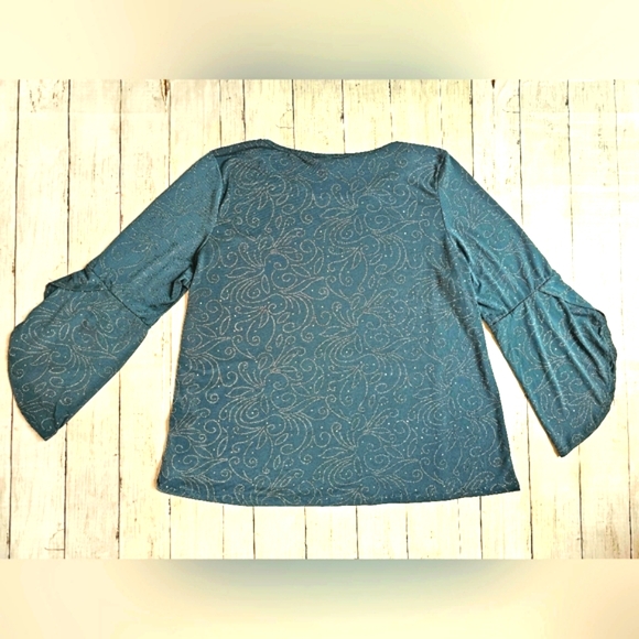Amana Plus Deep Green Flowy Half Flutter Bell Sleeve Top W/ Gold Stud Design 2X - Picture 7 of 14